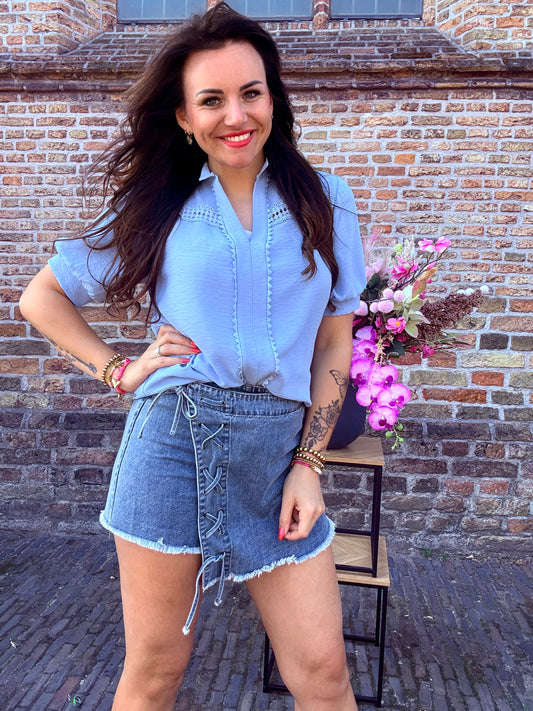 Blouse LORESSA licht blauw